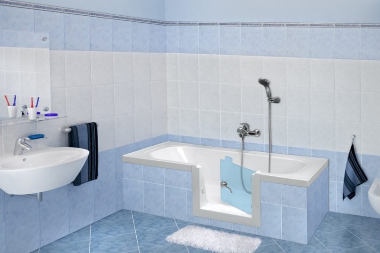 Sostituito il vecchio bagno ed installata vasca con sportello